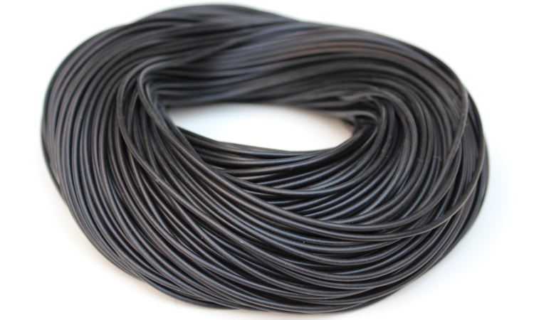 Moosgummi-Vierkantschnur, EPDM, einseitig selbstklebend, schwarz